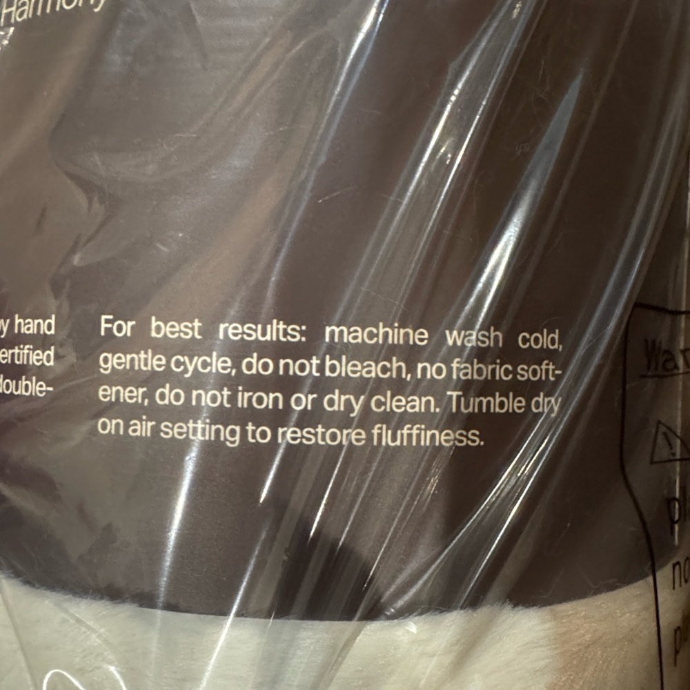Lola Blankets Faux Fur Blanket/Latte Check/Size L/NEW! NIB! SEALED! Beautiful!!! - Picture 13 of 16
